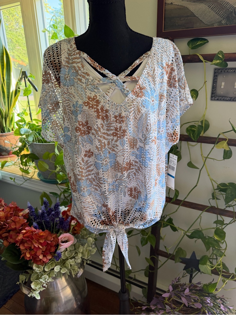hearts of palm Blue & Brown Floral Crochet Lace Tie-Front Top